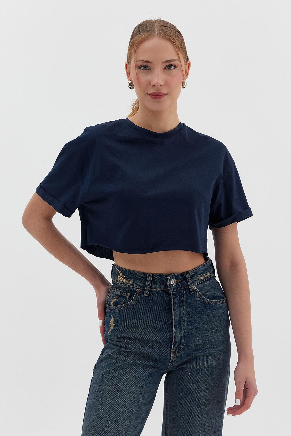 Kıvrık Kollu Basic Crop Tshirt