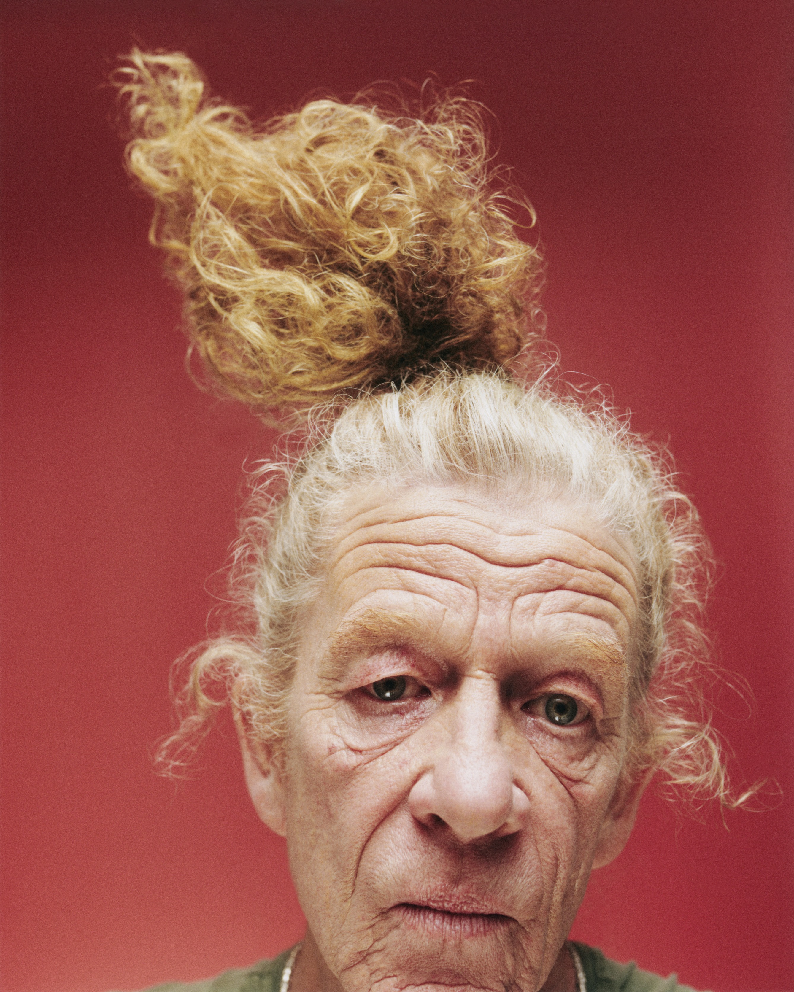 OSiS + Ernie dağınık topuz görünümü