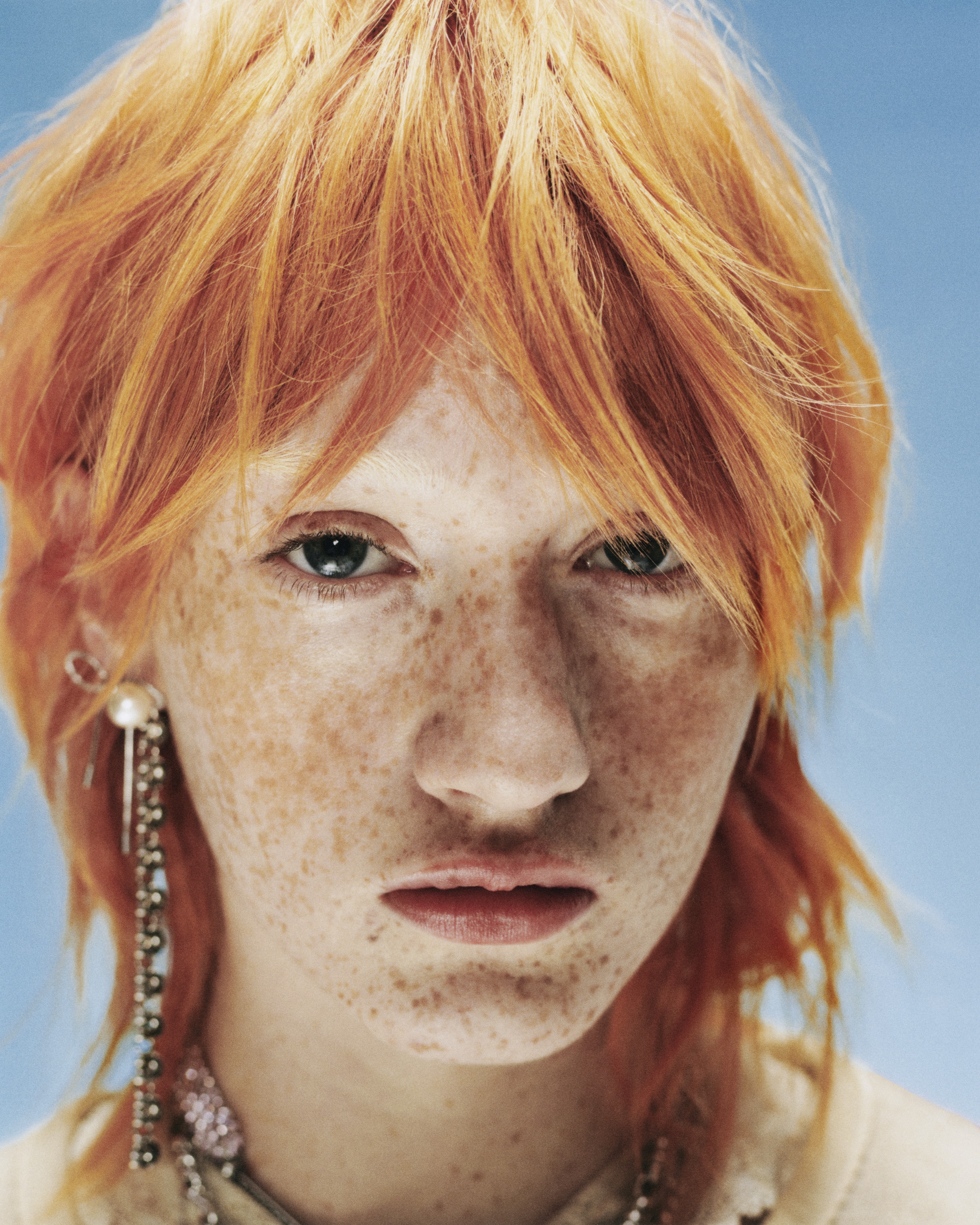 OSiS Glow ile parlak ve pürüzsüz saç görünümü