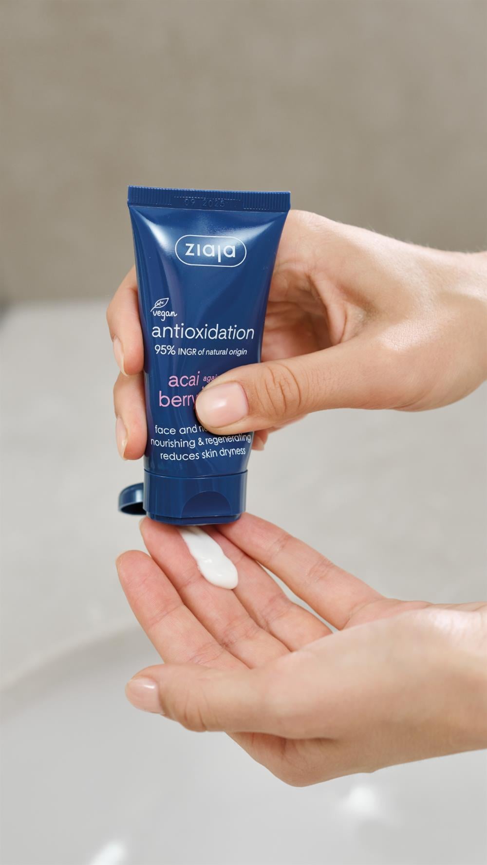 Acai Berry Yüz & Boyun Kremi Besleyici ve Yenileyici 50 ml