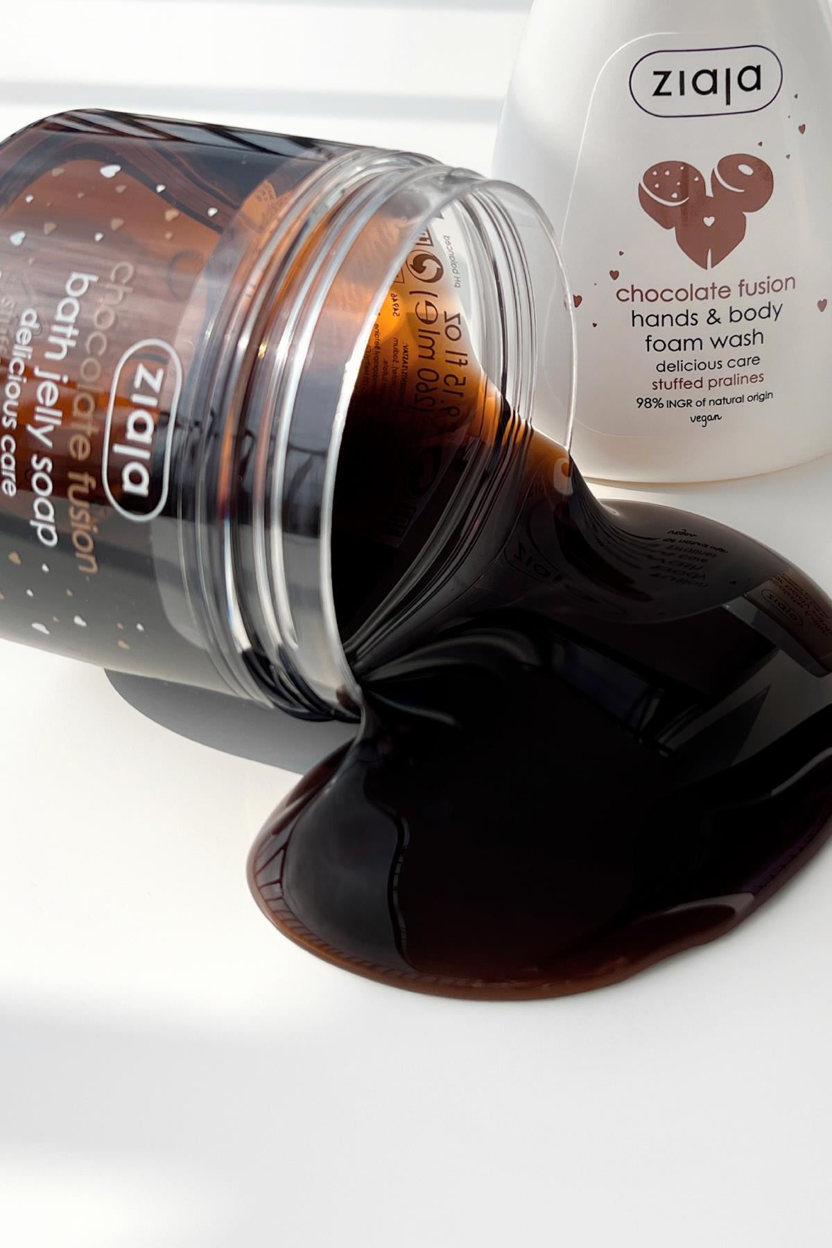 Çikolatalı Şeker Vücut Peelingi 300 ml + Çikolatalı Jel Banyo Sabunu 260 ml 2li Set