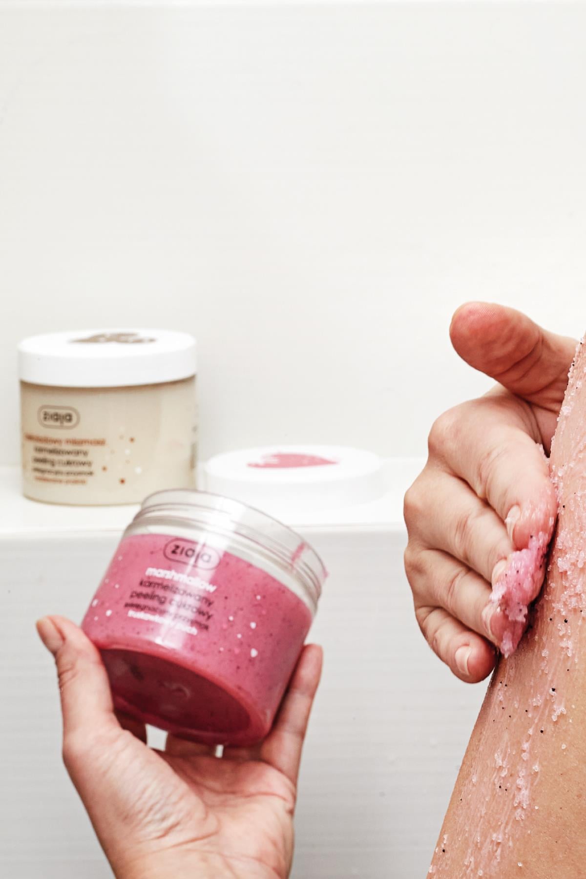 Marshmallow Şekerli Vücut Scrub 300 ml + Marshmallow Jel Banyo Sabunu 260 ml 2li Set 