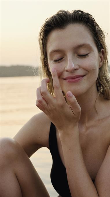 Ananas Yüz ve Boyun Serumu Enerji Verici ve Nemlendirici 50 ml