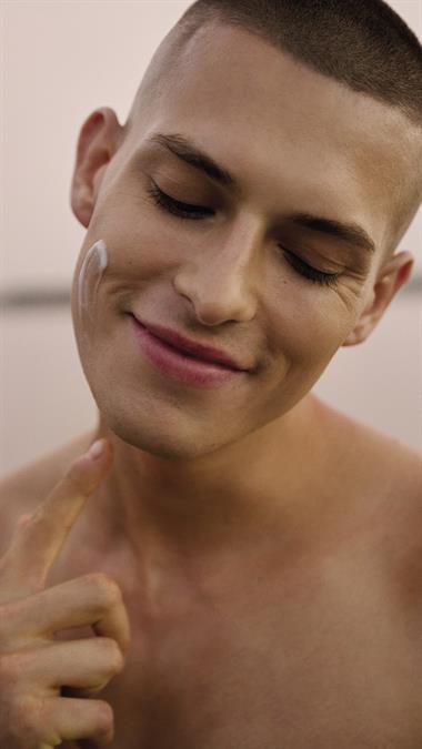 Ananas Yüz ve Boyun Serumu Enerji Verici ve Nemlendirici 50 ml