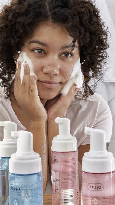 Normal Ciltler için Yüz Temizleme Köpüğü