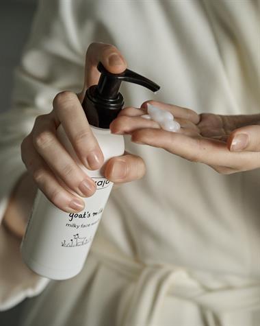 Keçi Sütü Yüz Temizleme Sütü 200  ml