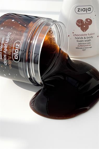 Çikolatalı Şeker Vücut Peelingi 300 ml + Çikolatalı Jel Banyo Sabunu 260 ml 2li Set