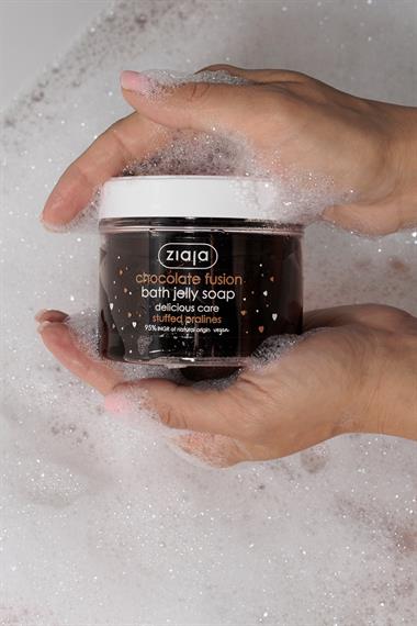 Çikolatalı Şeker Vücut Peelingi 300 ml + Çikolatalı Jel Banyo Sabunu 260 ml 2li Set