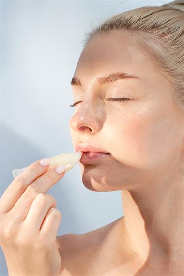 Çikolatalı Şeker Vücut Peelingi 300 ml + Tropikal Ananas Dudak Peelingi 2li Set