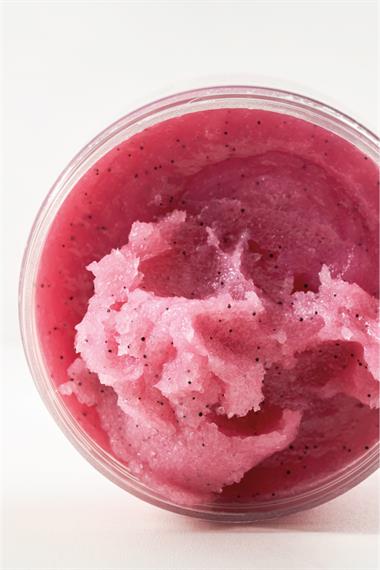 Marshmallow Şekerli Vücut Scrub 300 ml + Erik Aromalı Dudak Peelingi 2li Set