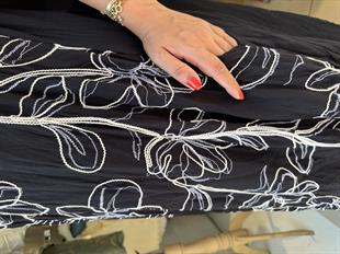 %100 Pamuk Çiçek İşlemeli Elbise Siyah