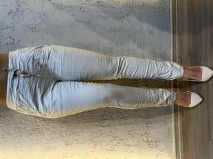 Cep ve Yan Güpür Detaylı Krem Pantolon