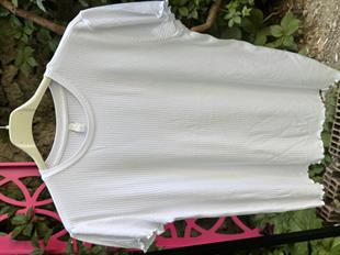Fırfır Detaylı Yuvarlak Yaka Kısa Kollu T-shirt