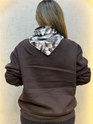İzci Model Saten Fular Detaylı İçi Şardonlu Üç İplik Yakalı Hoodie Acı Kahve