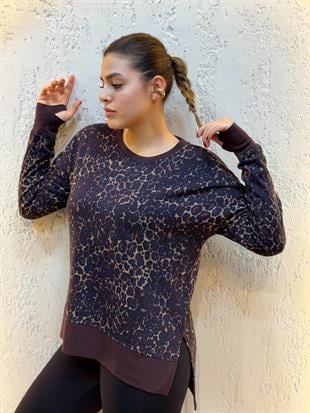 Parmak Geçirme Detaylı Yanları Yırtmaçlı Pamuk Sweatshirt Acı Kahve Leoparlı