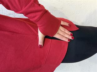 Parmak Geçirme Detaylı Yanları Yırtmaçlı Pamuk Sweatshirt Kırmızı