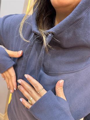 Parmak Geçirmeli Boyunluk Detaylı Kapüşonlu Hoodie Füme Mavi