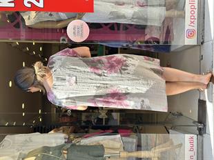 Pembe Çiçek Desenli İthal Elbise Vizon