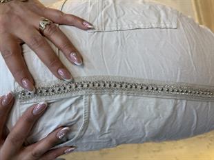Şerit Taş Detaylı İthal Pantolon Krem