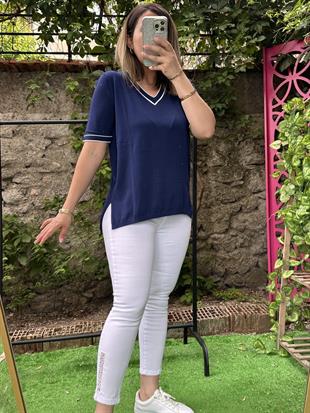 V Yaka Çizgili Yan Yırtmaçlı Merserize Bluz Lacivert