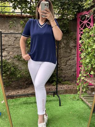 V Yaka Çizgili Yan Yırtmaçlı Merserize Bluz Lacivert