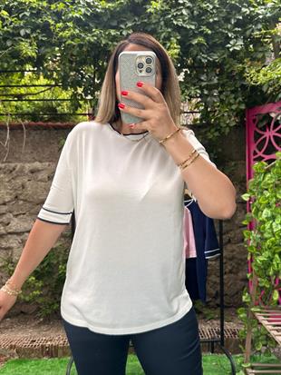 Yuvarlak Yaka Çizgi Detaylı Merserize Bluz Beyaz