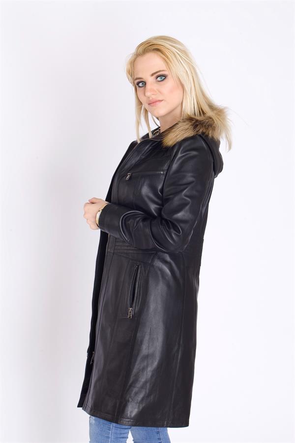 Kadın Siyah Deri Kaban