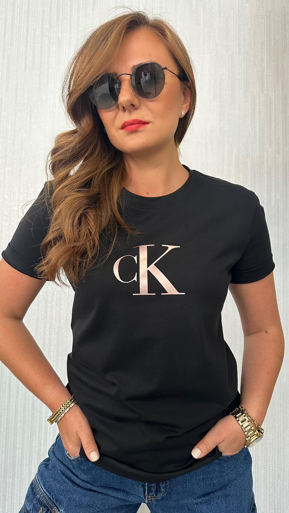 ck pembe baskı siyah tshirt