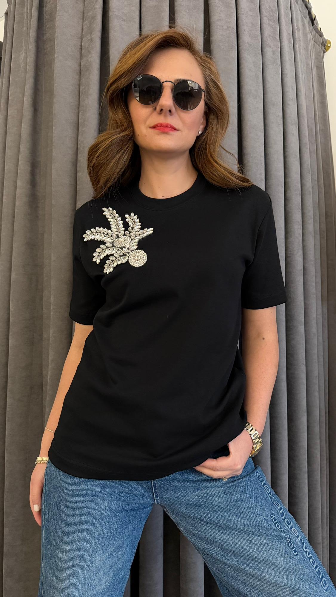 ıpkyl model omuz taş siyah tshirt