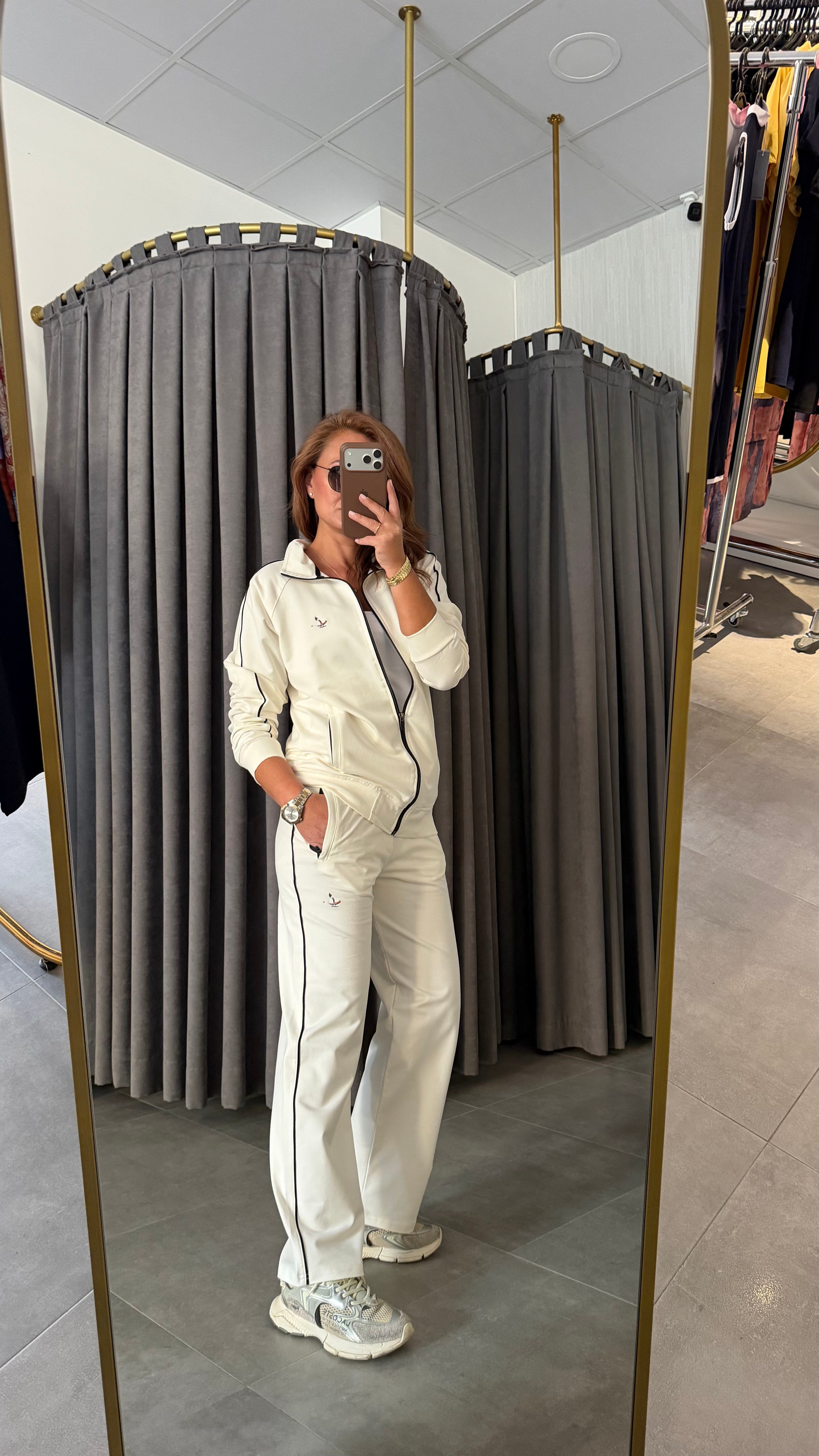 bymn model unısex ekru takım