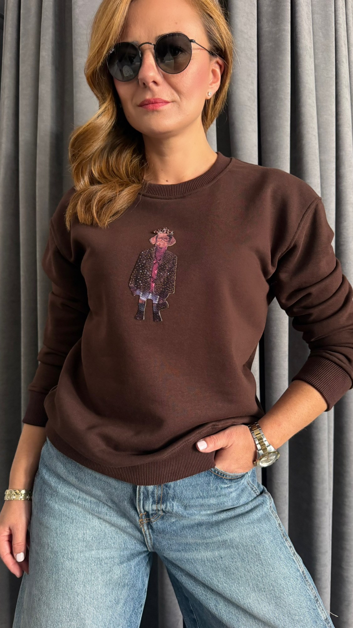 marka model kahverengi sweat