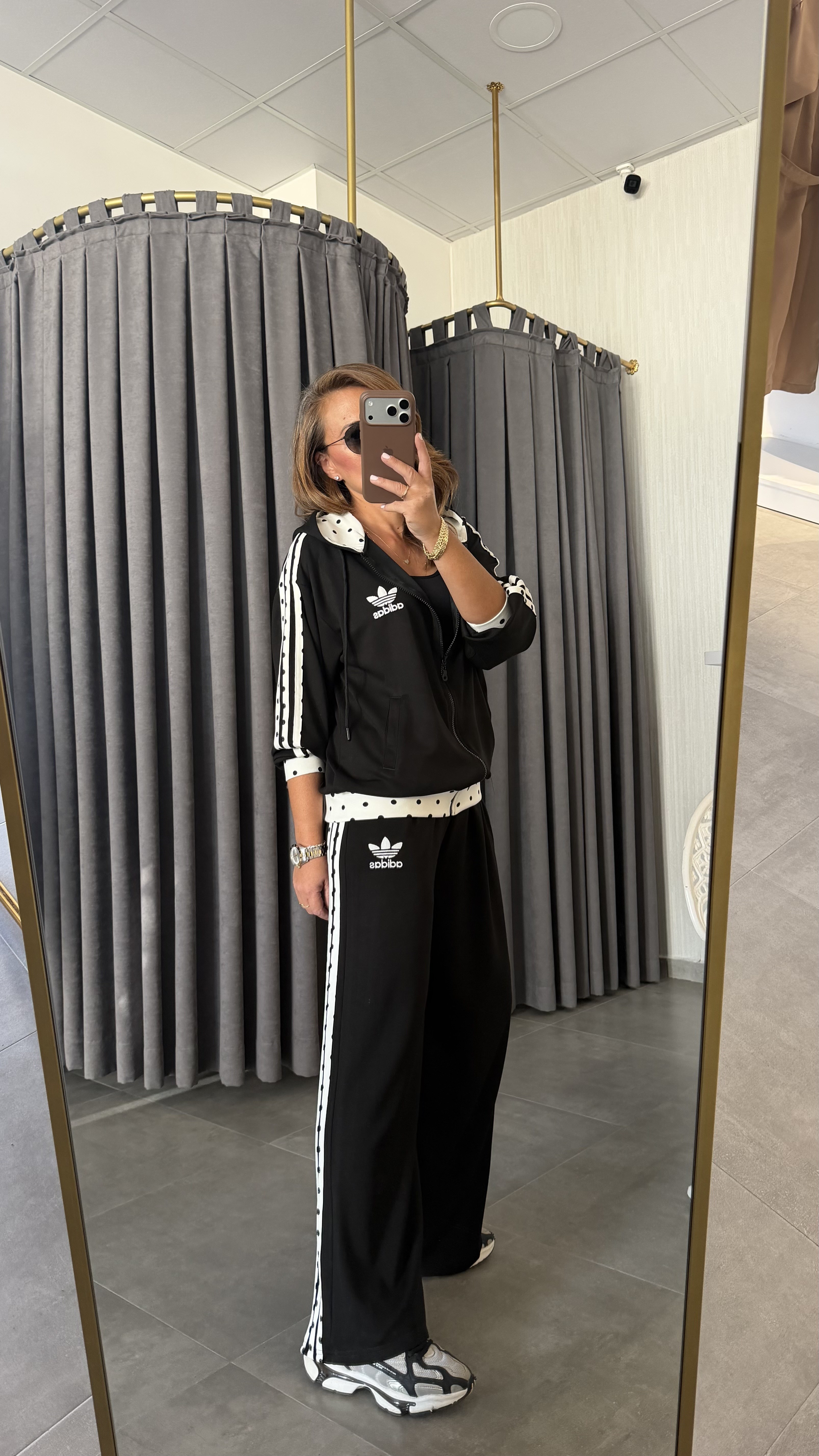 marka model siyah takım