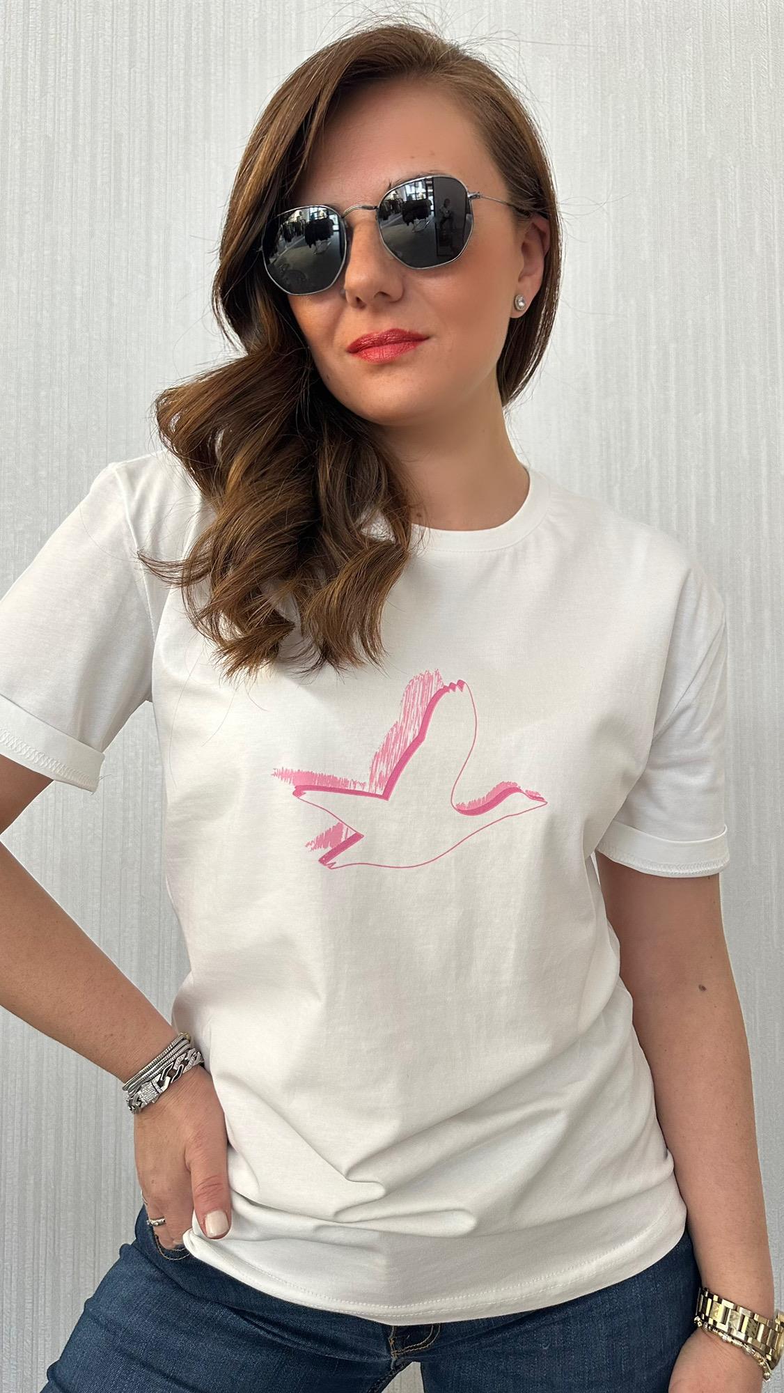 Pembe kuş beyaz tshirt