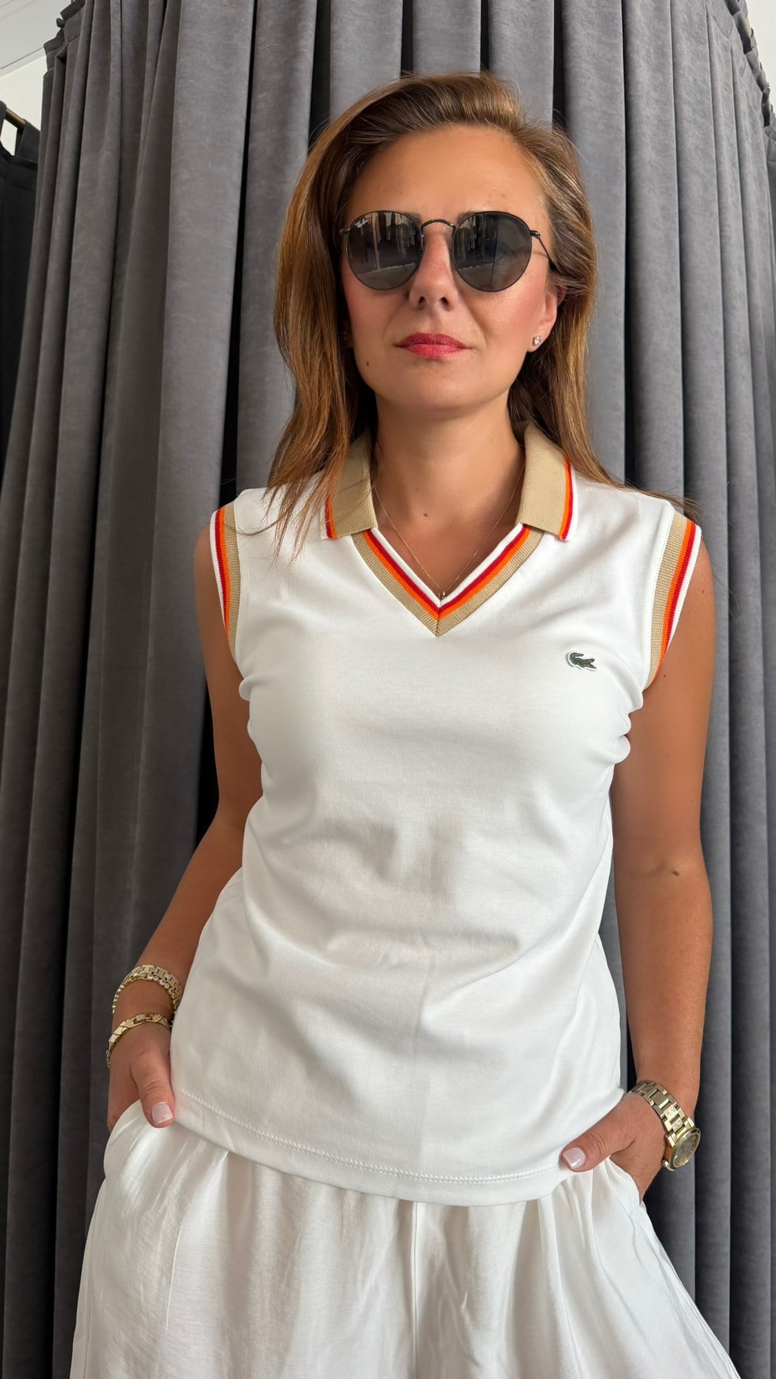 polo v beyaz tshirt