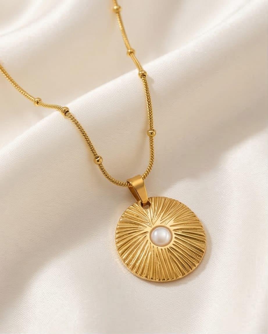 Ortası Beyaz Yumak Kolye