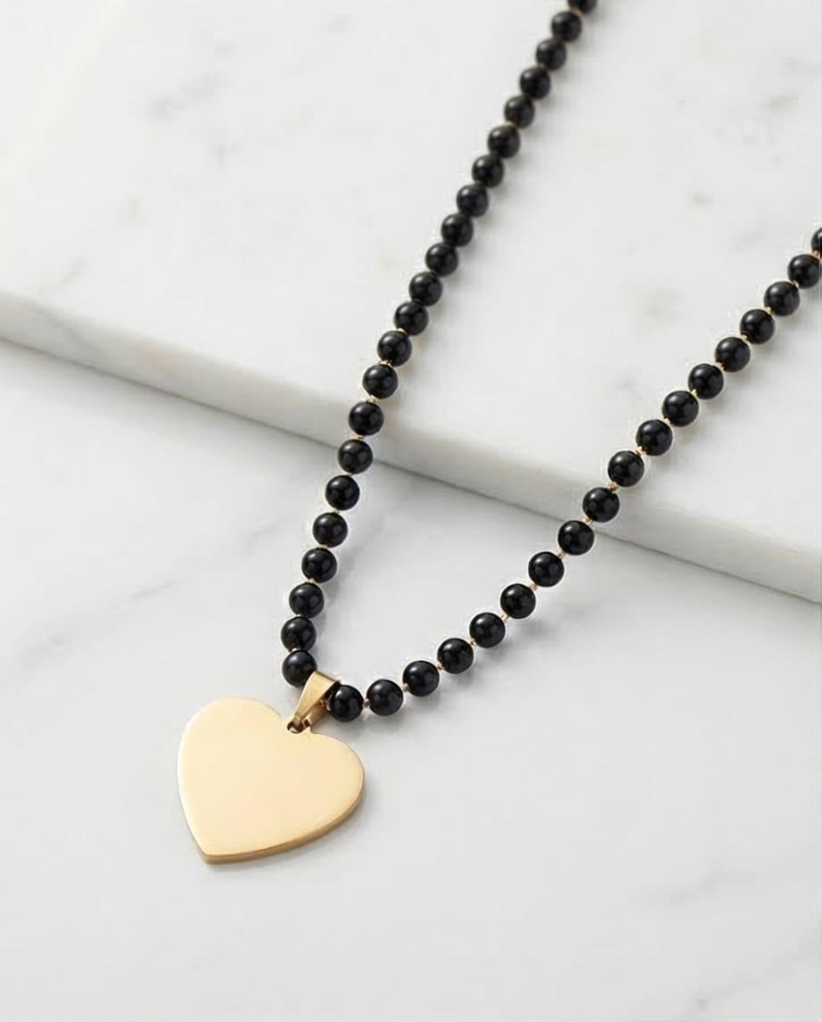 SİYAH TAŞLI KALPLİ PLAKA KOLYE