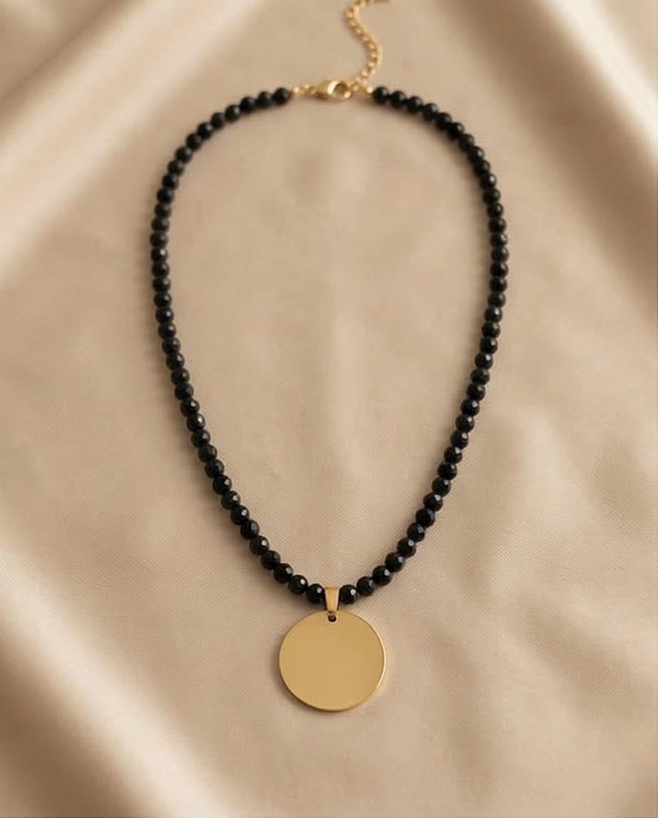 SİYAH TAŞLI YUVARLAK PLAKA KOLYE