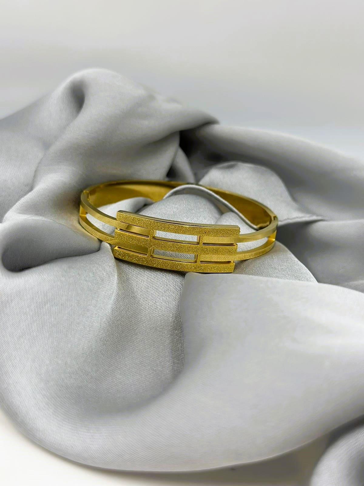 3 Sıralı Simli Kaburga Kelepçe