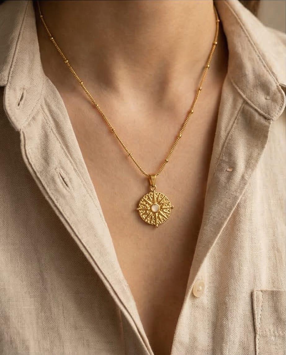 Ortası Beyaz Taşlı Vintage Kolye