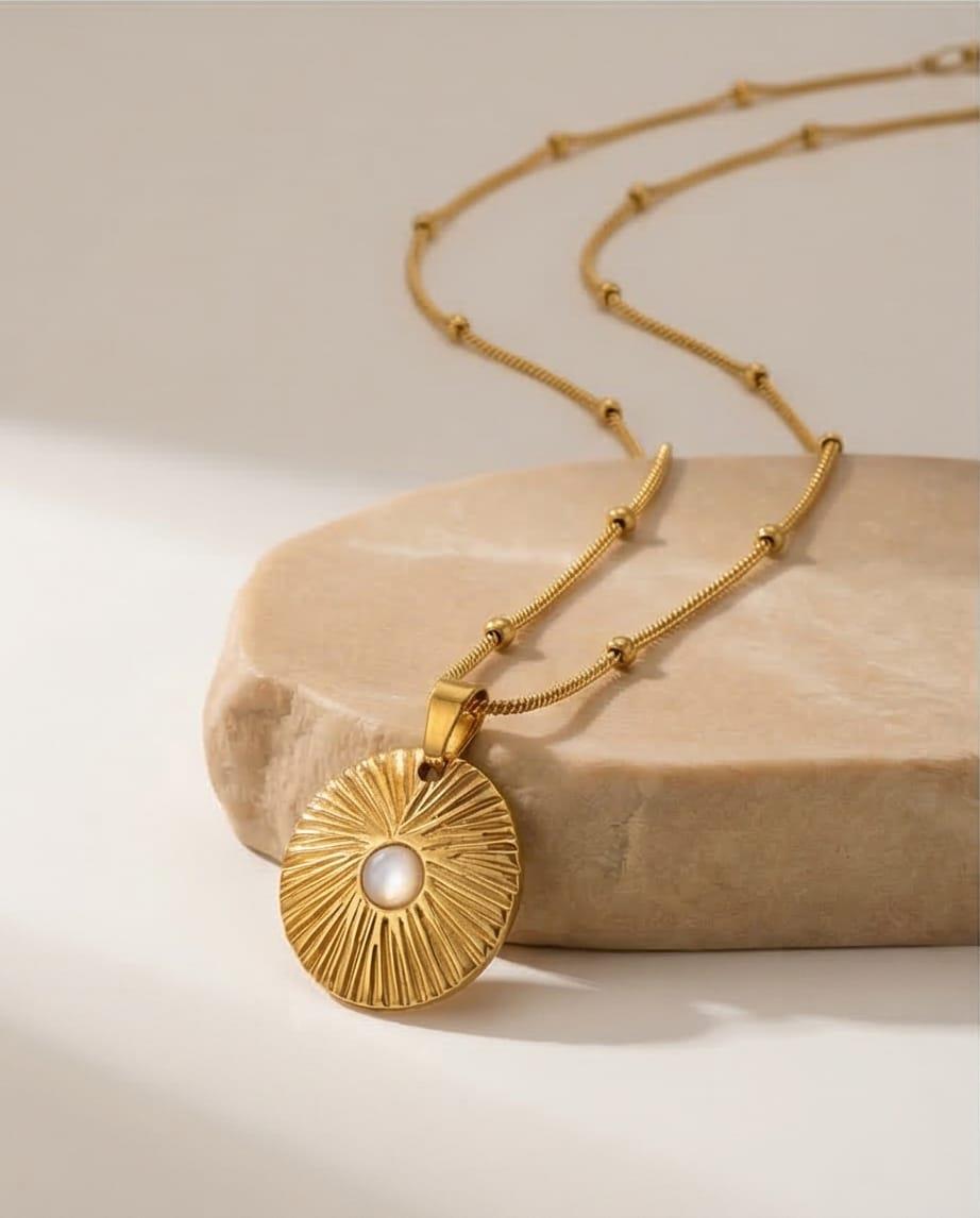 Ortası Beyaz Yumak Kolye