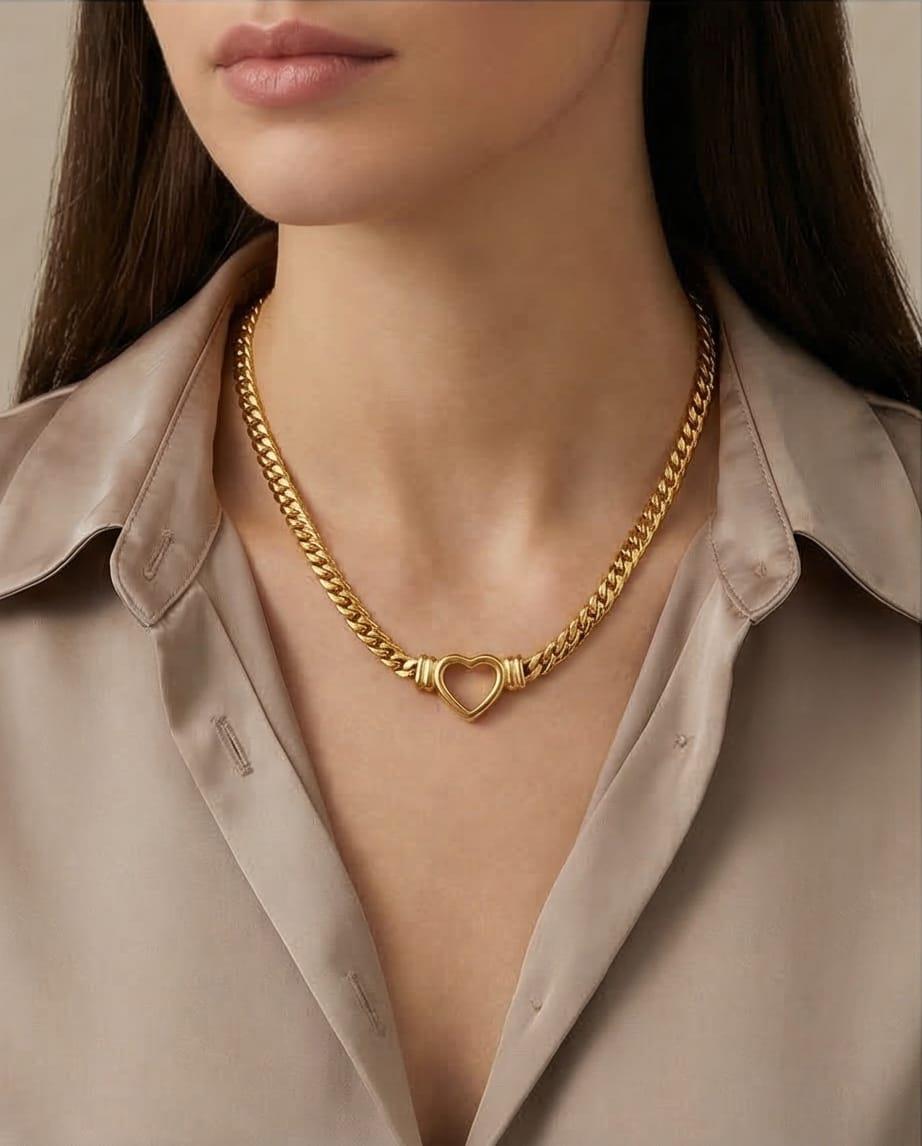 Ortası Kalp Örme Kolye