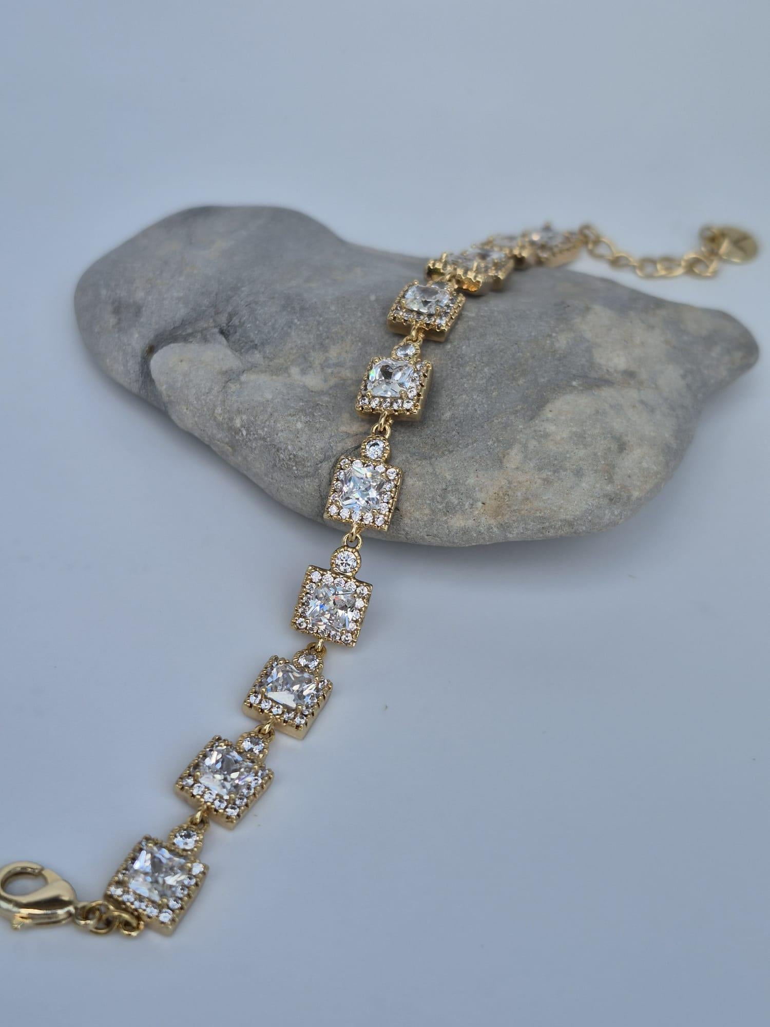 SIRALI KARE TAŞLI BİLEKLİK