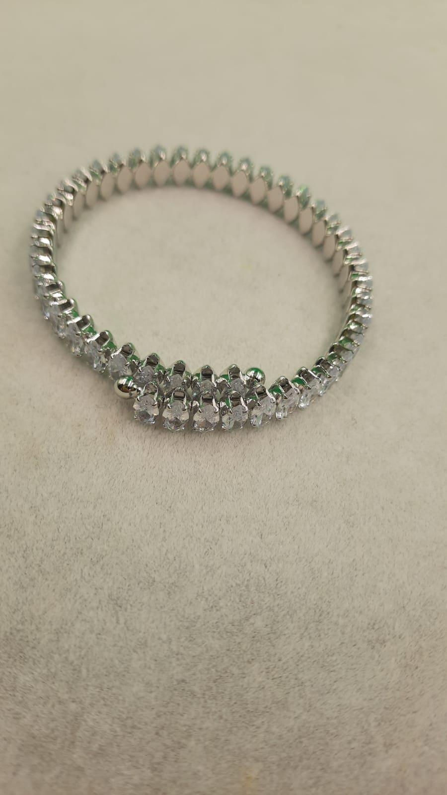 SUYOLU BİLEZİK MODELİ KELEPÇE SİLVER