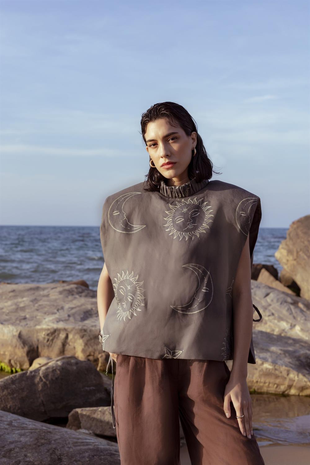  Luna Side Tie Linen Blouse