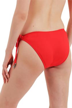 Zeki Aksesuar Detaylı Kırmızı Bikini Alt 