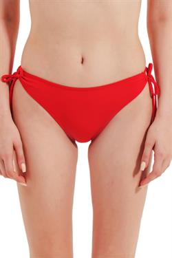 Zeki Aksesuar Detaylı Kırmızı Bikini Alt 