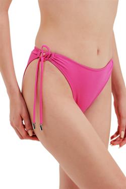 Zeki Aksesuar Detaylı Pembe Bikini Alt 