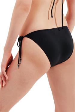 Zeki Aksesuar Detaylı Siyah Bikini Alt 