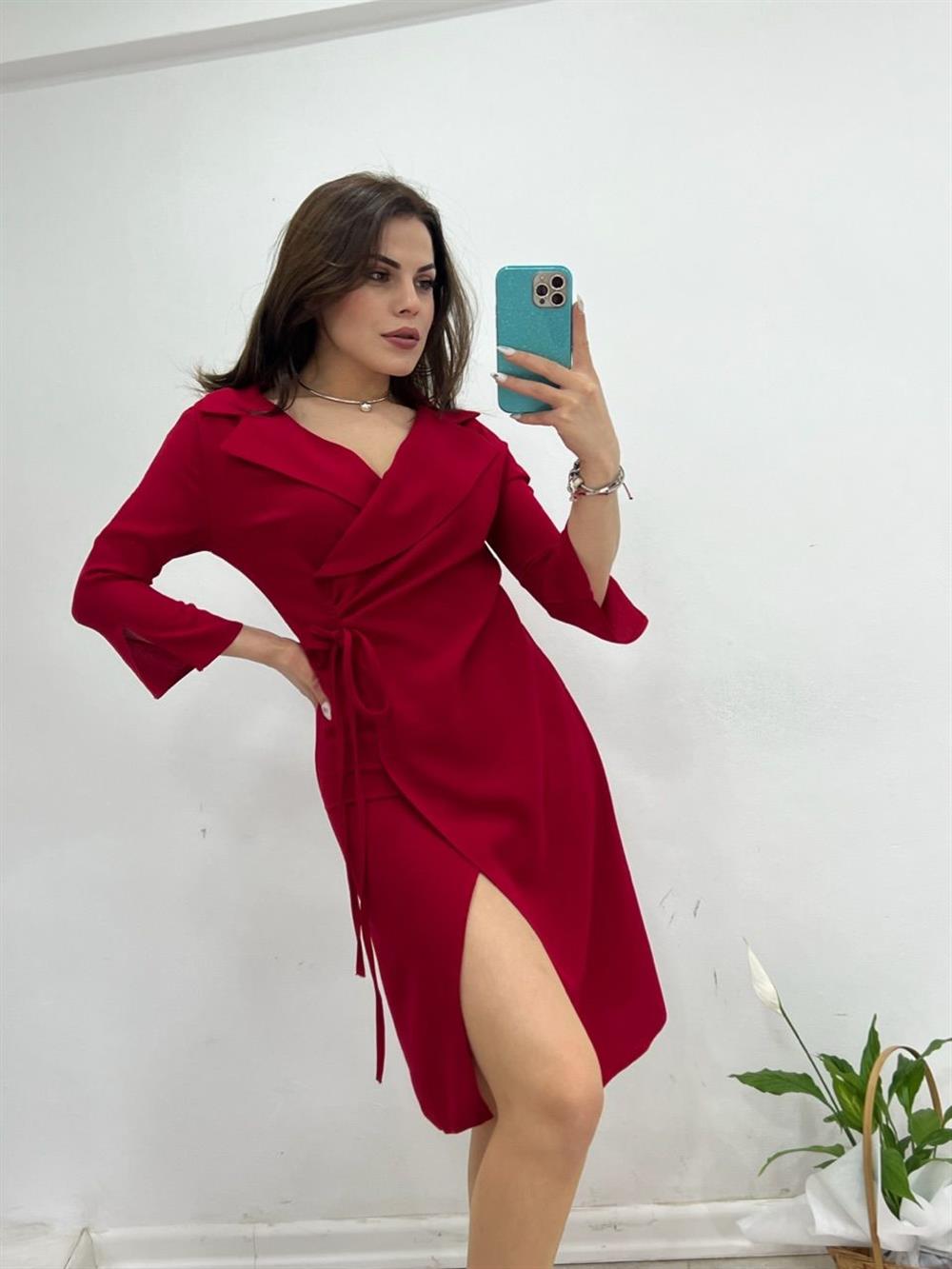 Kirmizi Ceket Yaka Elbi̇se