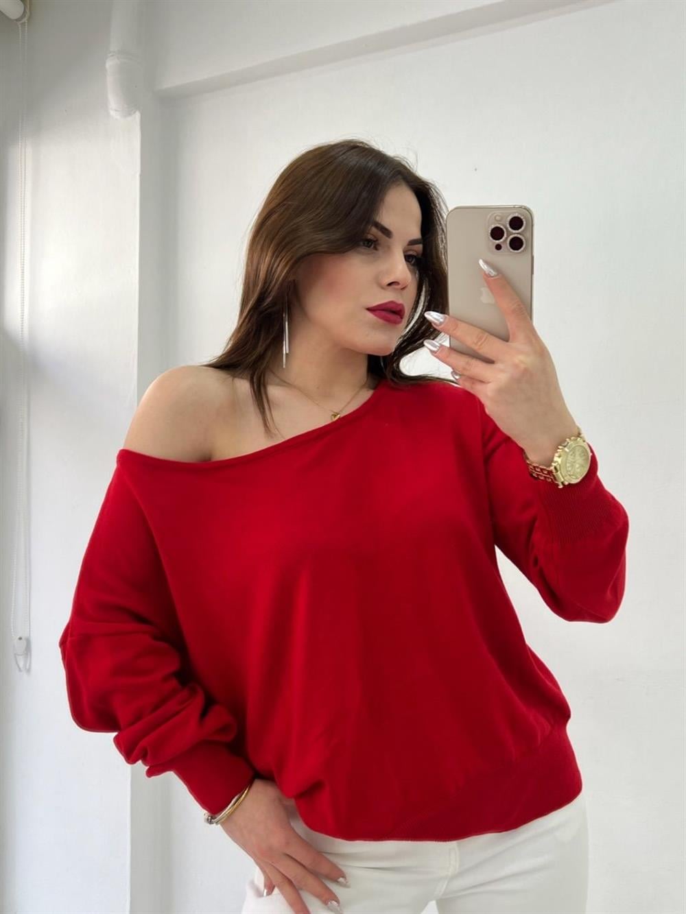 Kirmizi Tek Omuz Tri̇ko